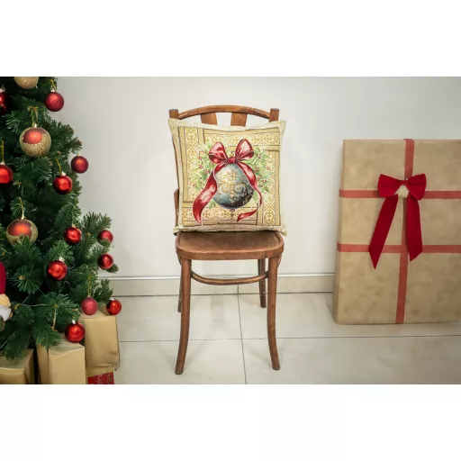 Amira karácsonyi gömbös, piros szalagos díszpárna huzat, arany lurex