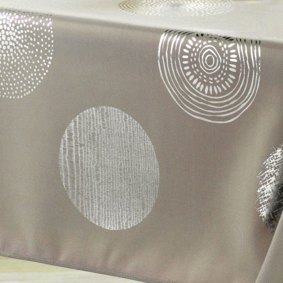 Elegant, ezüst körös taupe szennytaszító asztalterítő, XXL-es, 148x300 cm